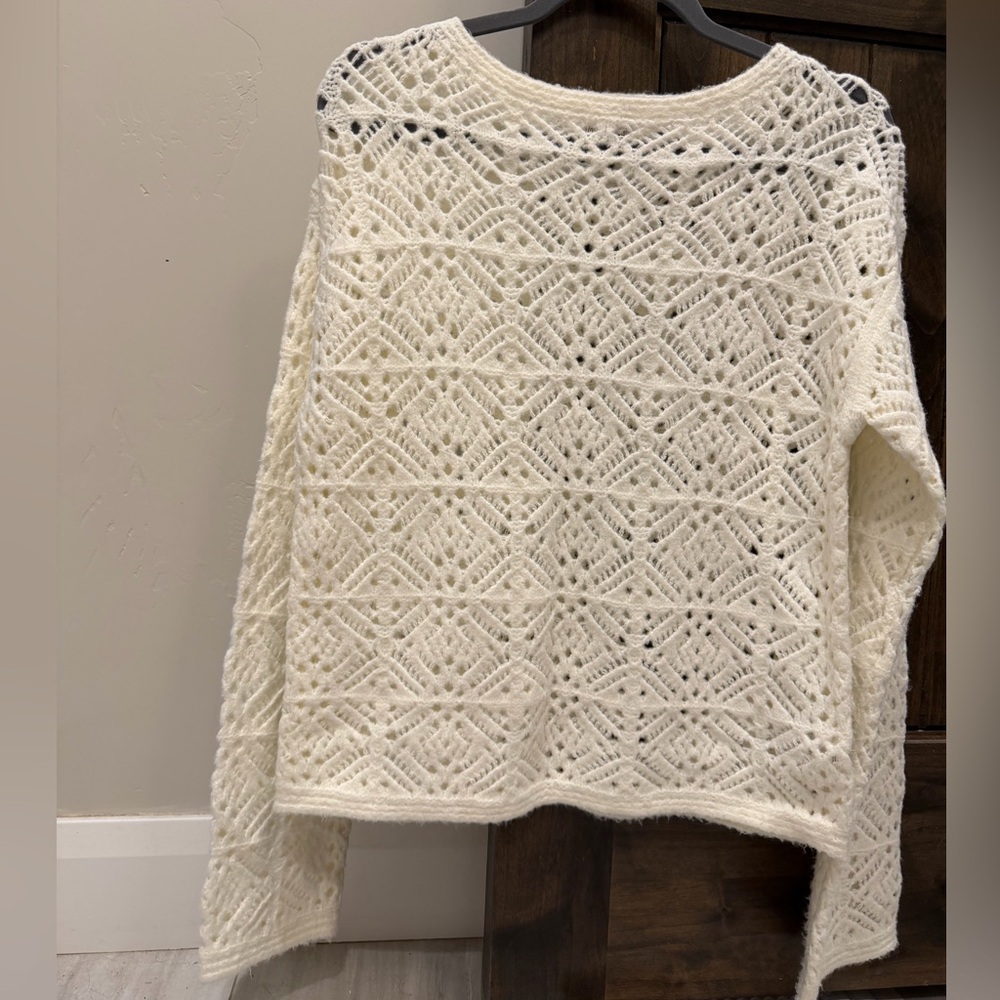 Universal Thread Cream Textured Sweater